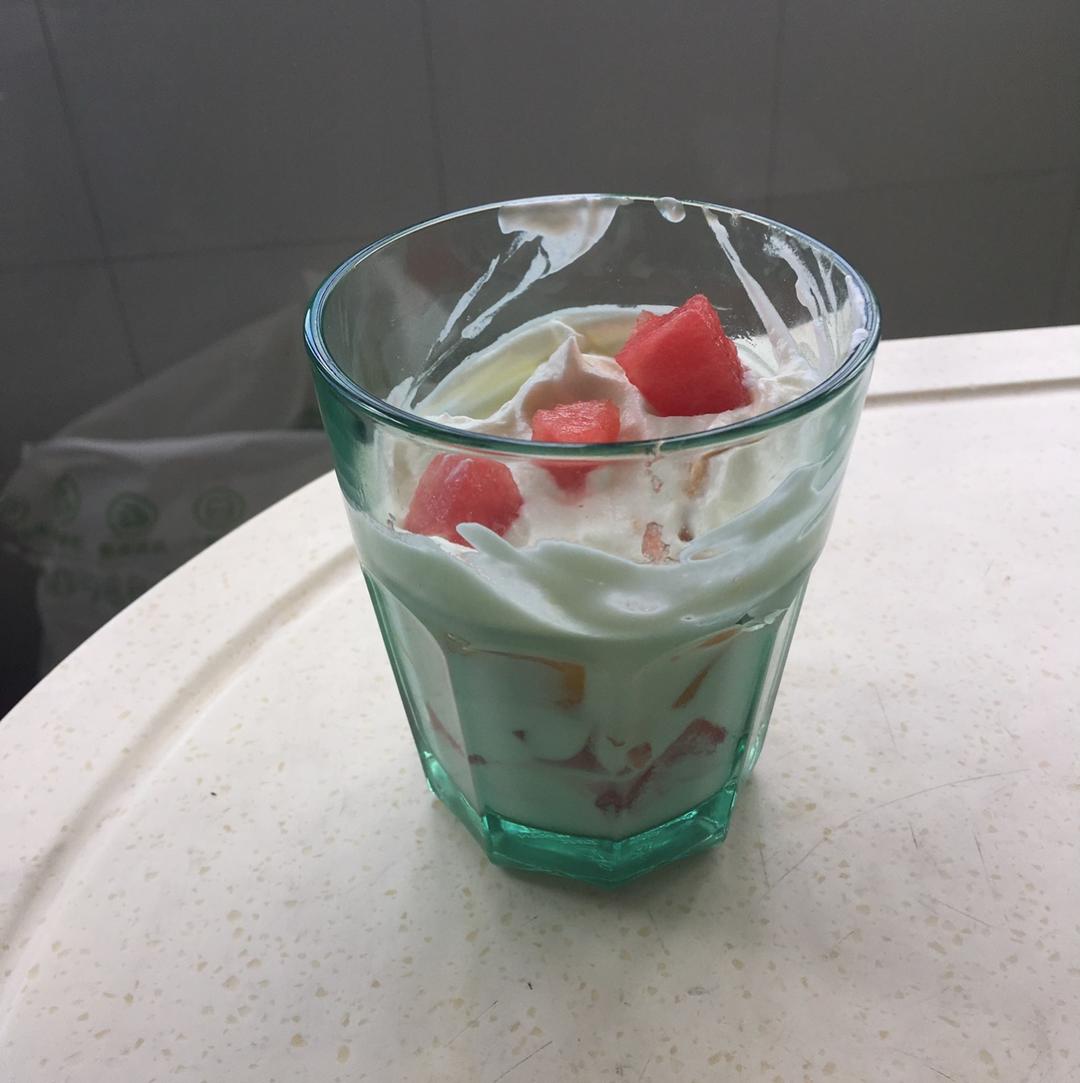 奶油水果杯