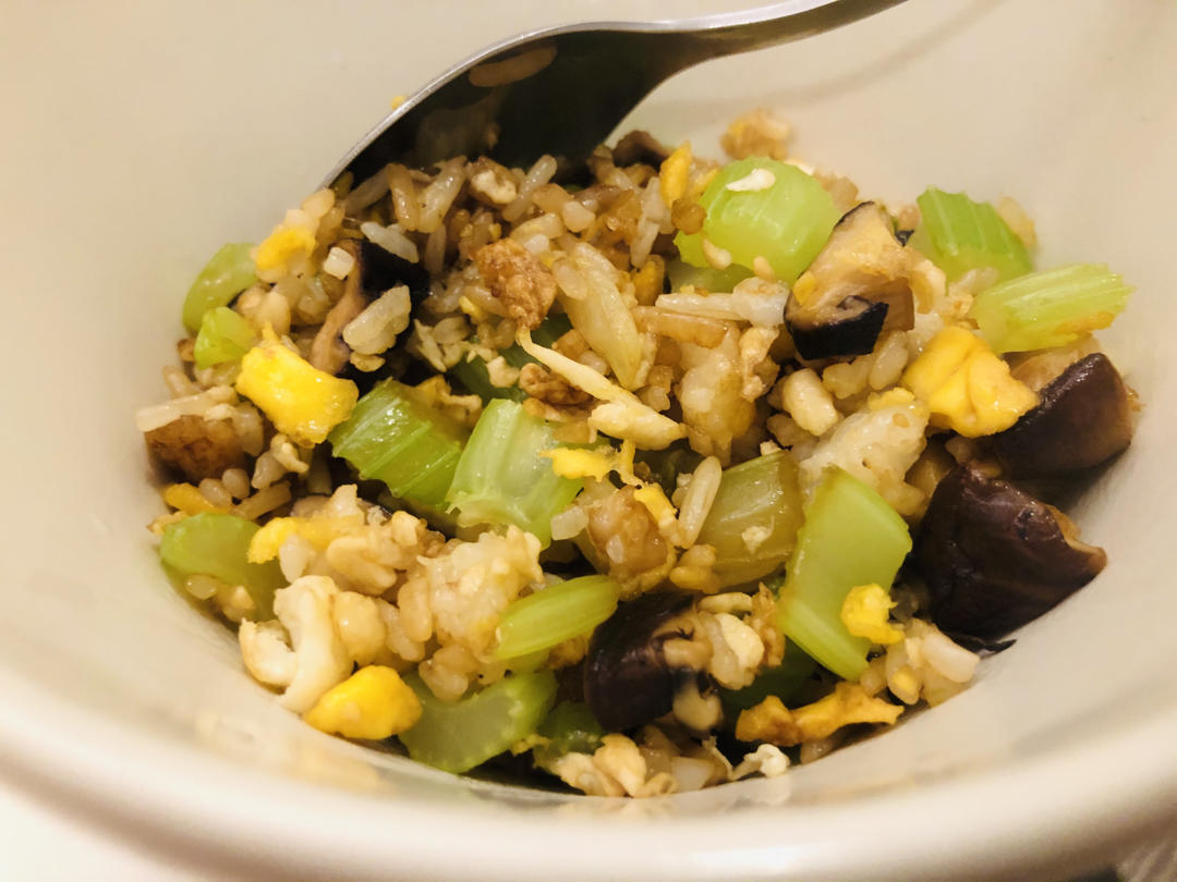 厨师长教你“蛋炒饭”如何做才好吃，答案都在这里面！