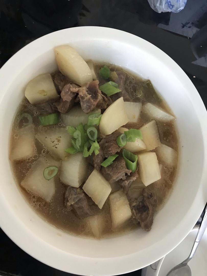 牛肉炖萝卜