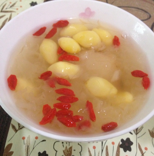 银耳白果甜汤