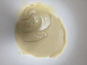 广式蛋黄白莲蓉月饼的做法 步骤3