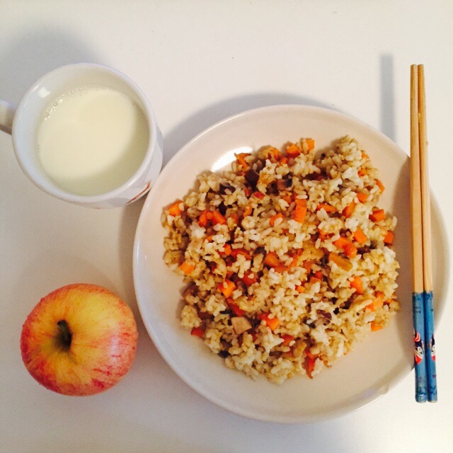 香菇胡萝卜蛋炒饭