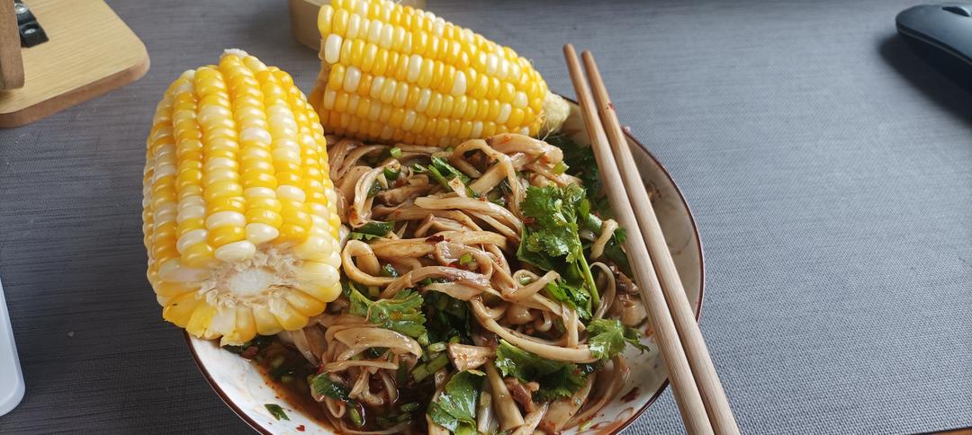 比肉还好吃的【手撕凉拌杏鲍菇】，上桌扫光光