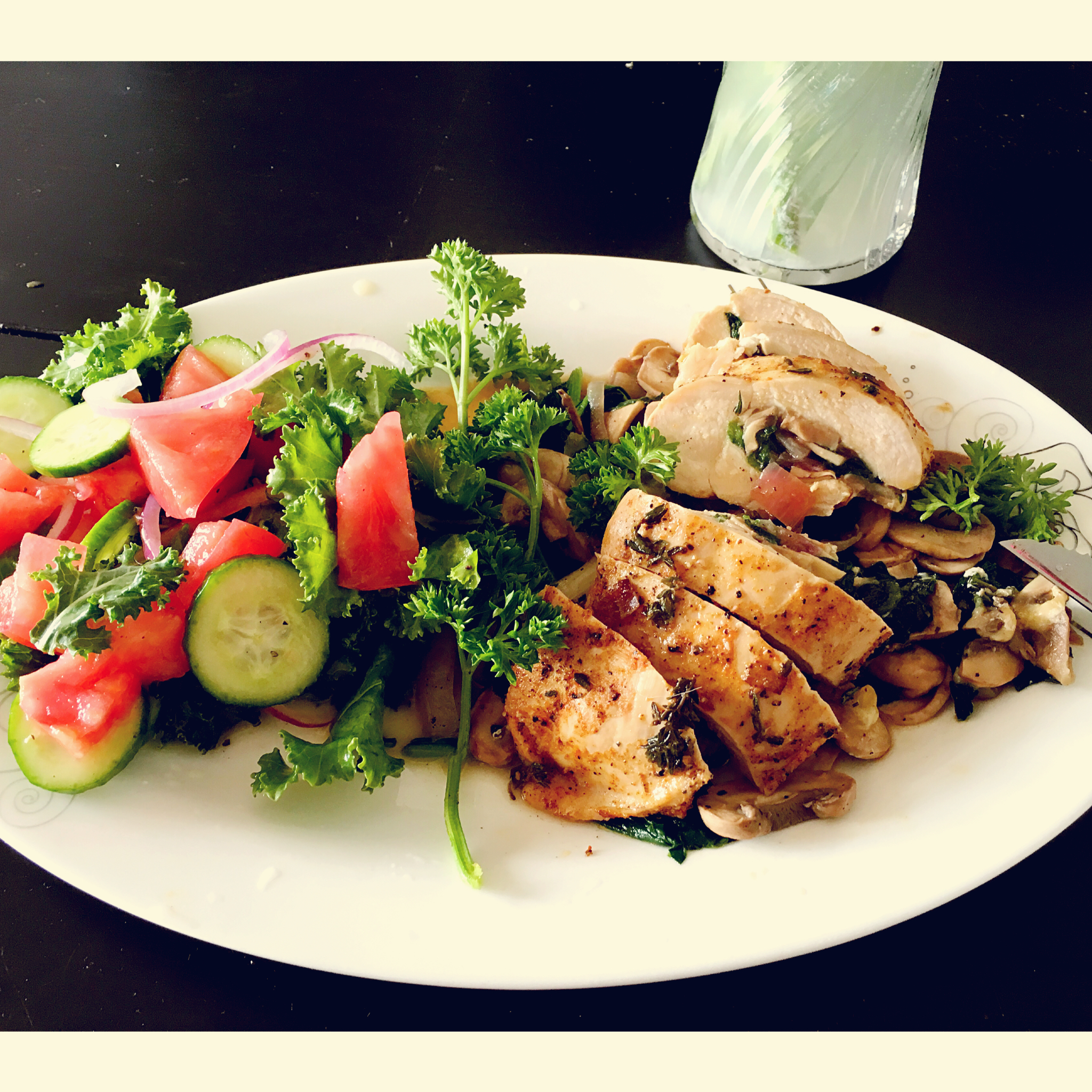 龙蒿洋葱炒蘑菇