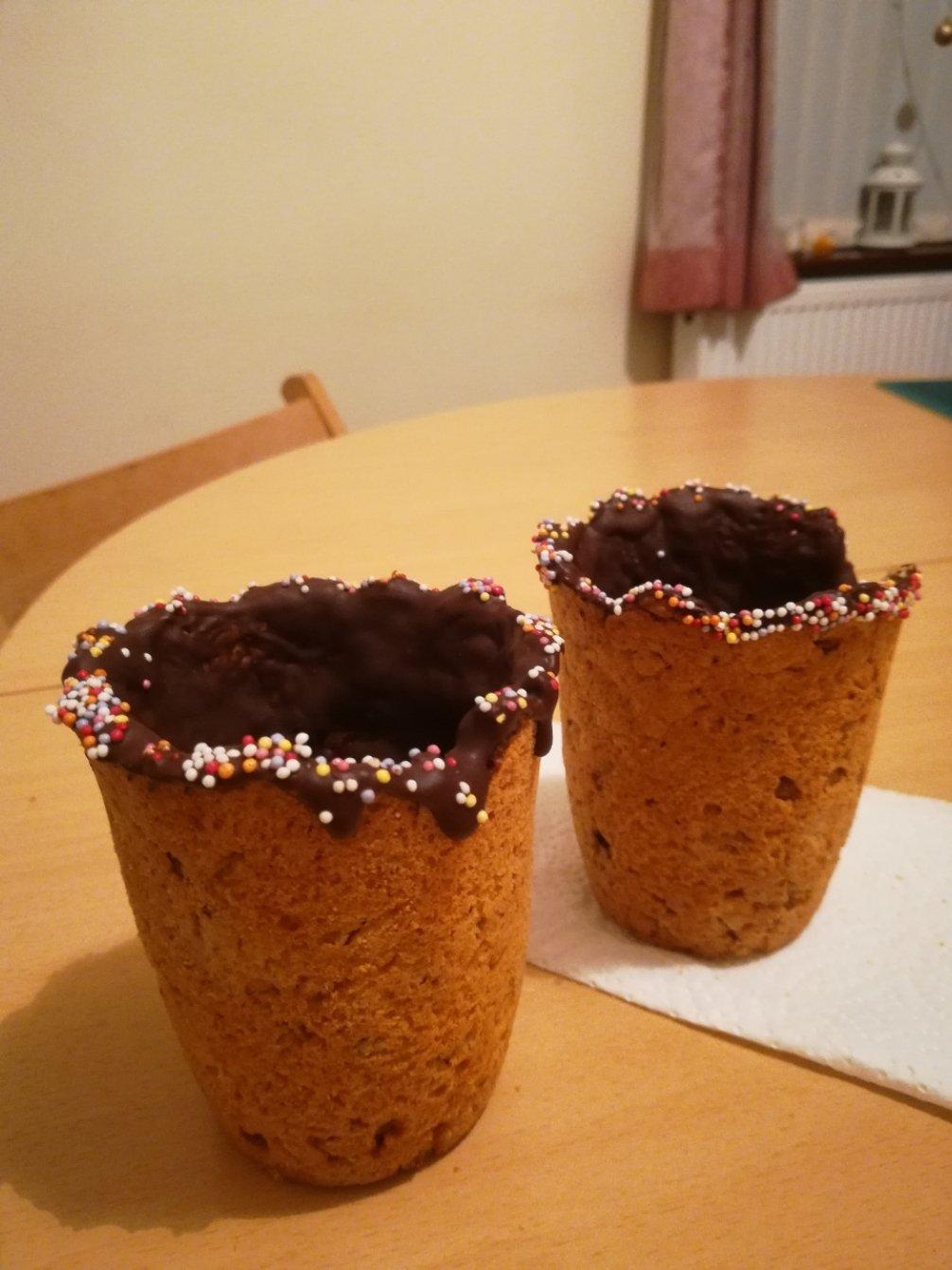 【视频食谱】巧克力燕麦曲奇杯