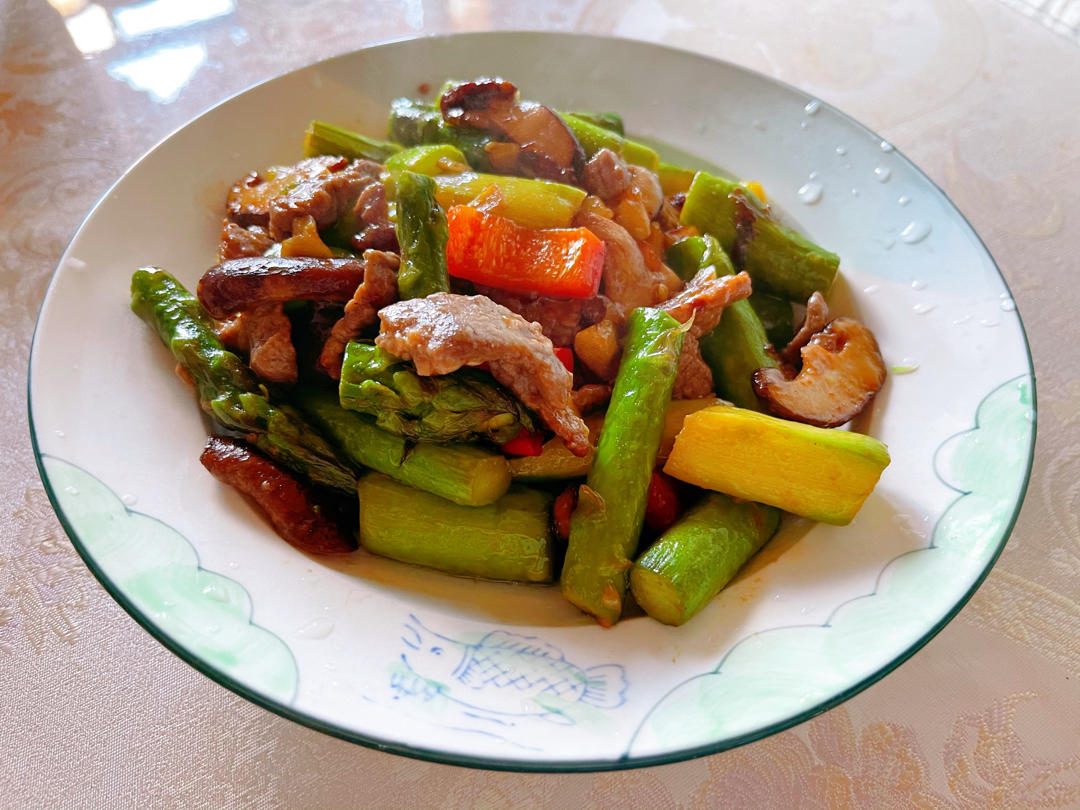芦笋蘑菇炒牛肉