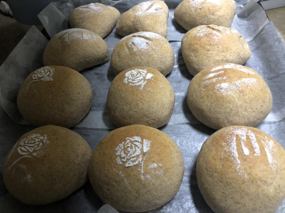 四色超满足软欧面包附四种馅料(麻薯肉松、坚果乳酪、鸡肉蔬菜、蟹棒玉米)完胜网购