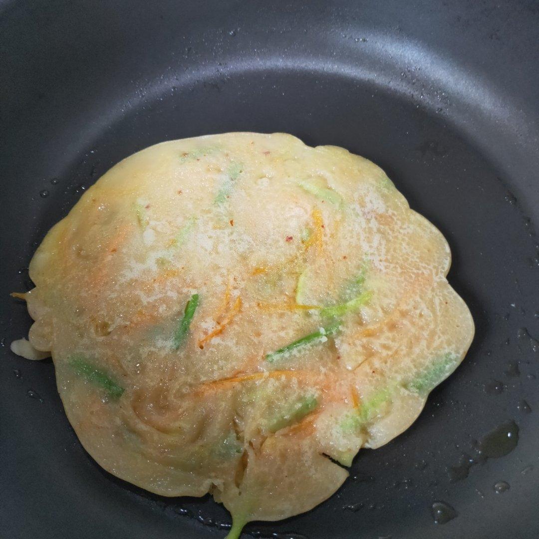 跟韩国同学学到的韩国泡菜饼（韩国海鲜泡菜饼）