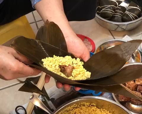 老妈的咸肉粽的做法 步骤9