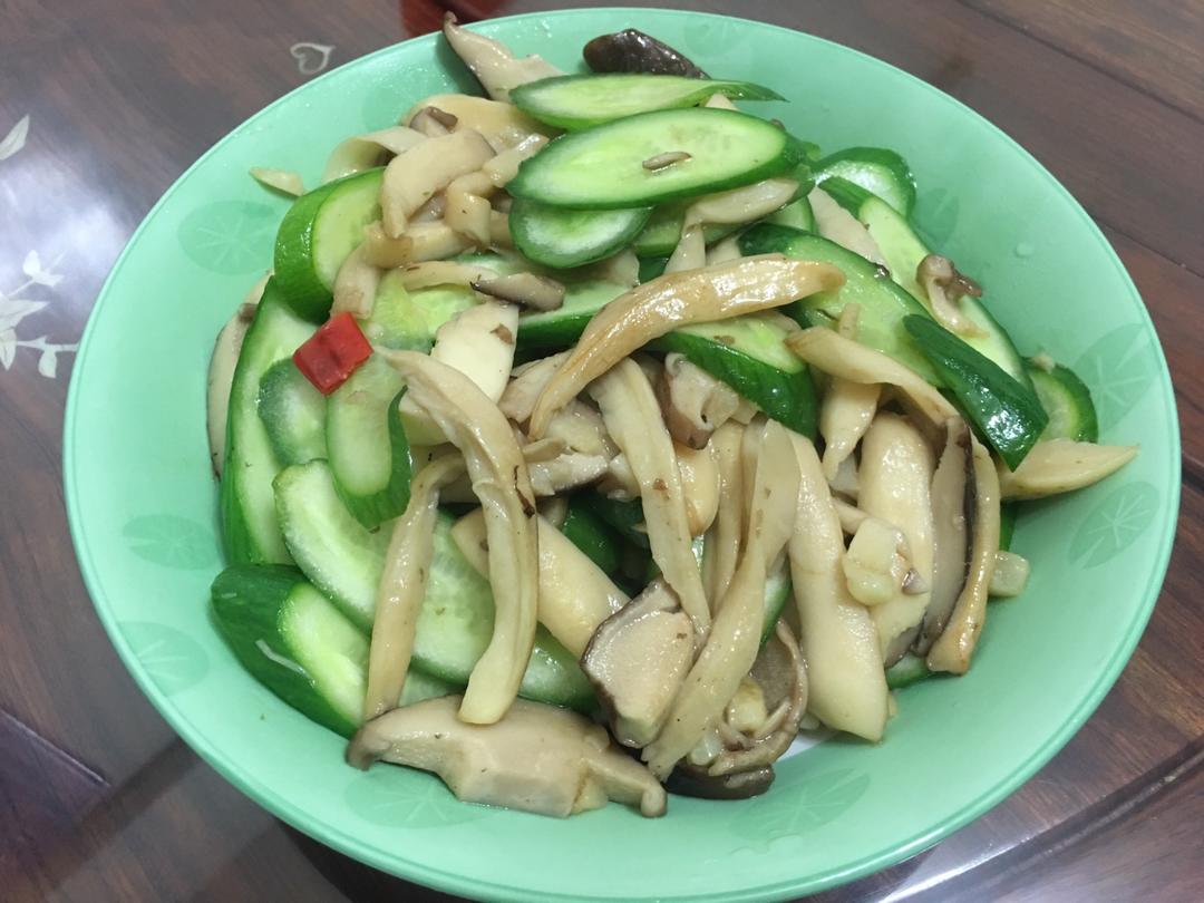雙菇炒小黃瓜的做法