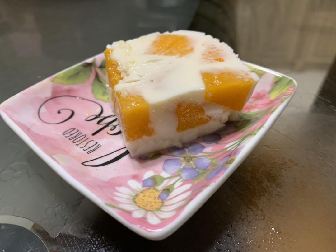 粒粒芒果椰汁冻糕