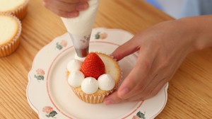 Christmas themed cake steps 2