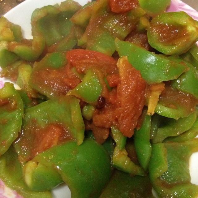 沙沙西红柿炒青椒的做法