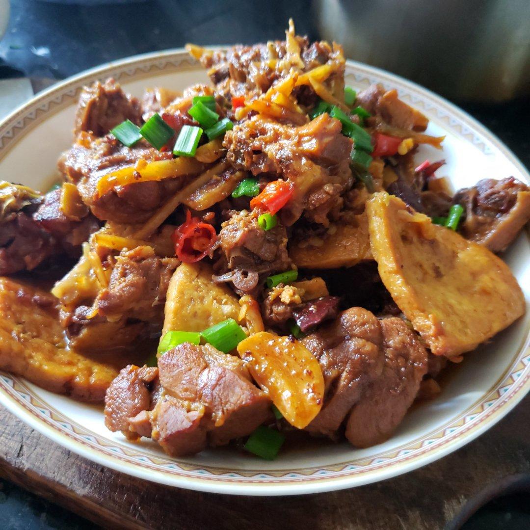 啤酒鸭腿炖豆腐