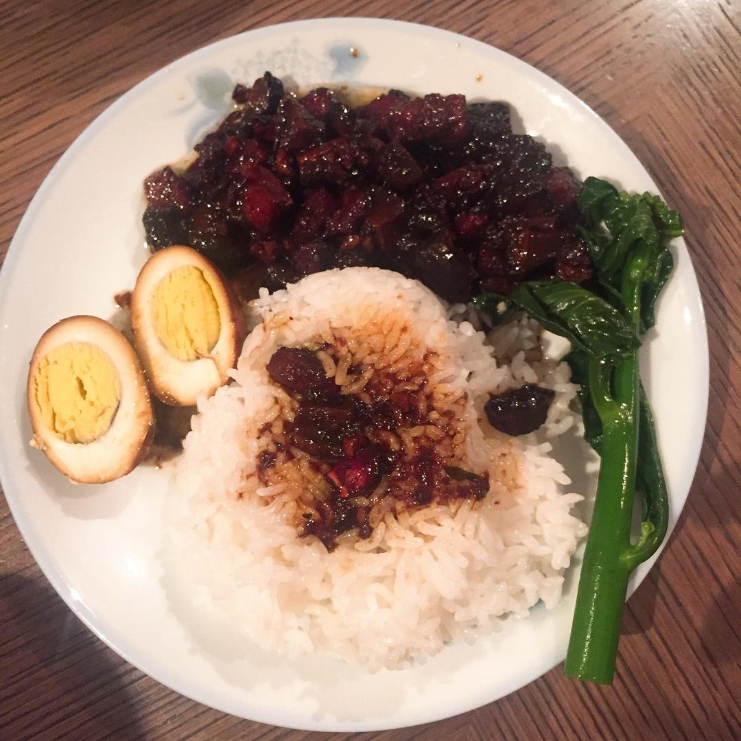 洋葱酥卤肉饭