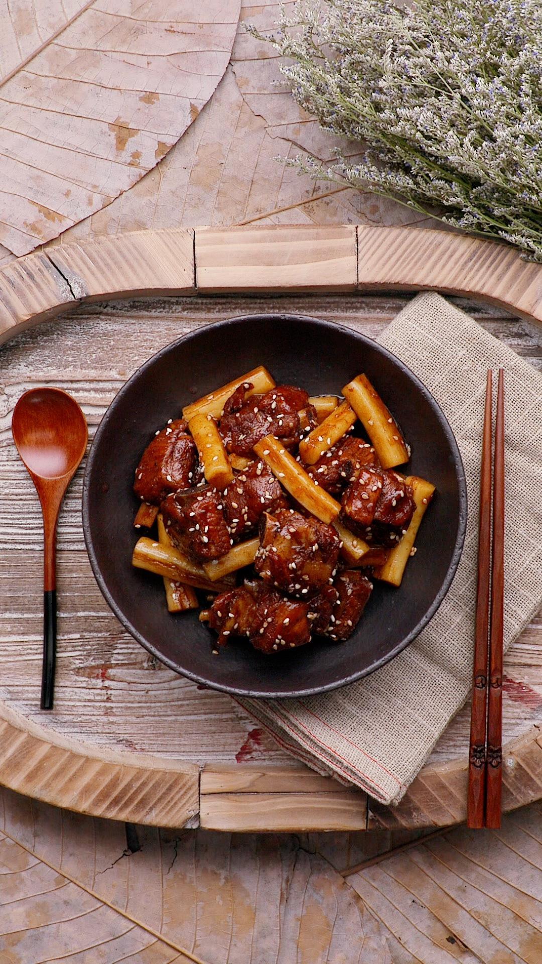 排骨烧年糕的做法