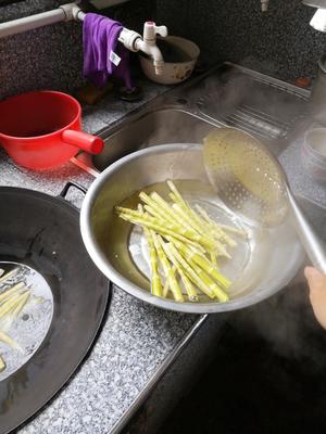 四月味蕾属于水竹笋的做法 步骤2