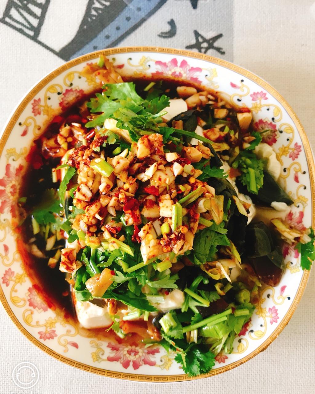皮蛋拌豆腐