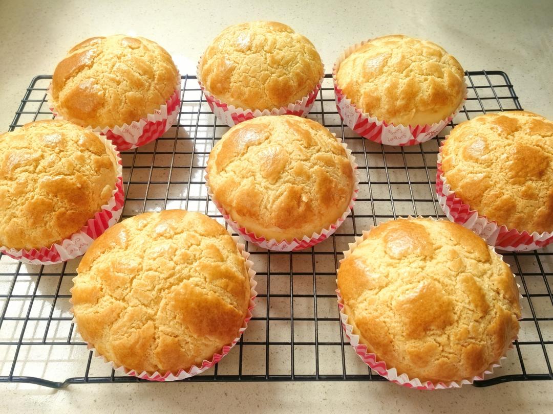 做100款面包の12：在家开茶餐厅!港式菠萝包 –不划格子自然裂开的香酥脆皮！菠萝油/酥皮包