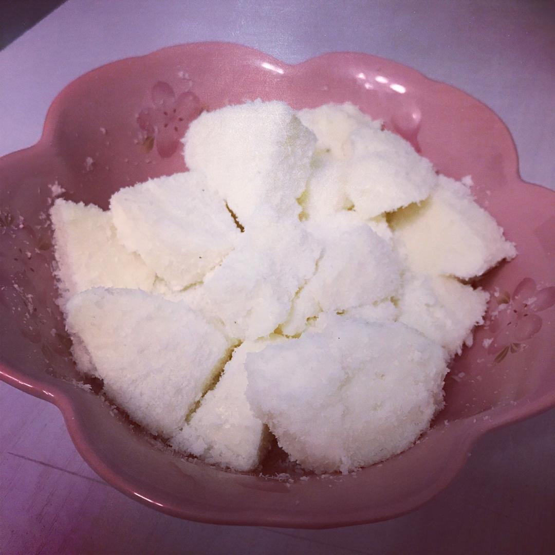 完胜85度C牛奶椰丝小方