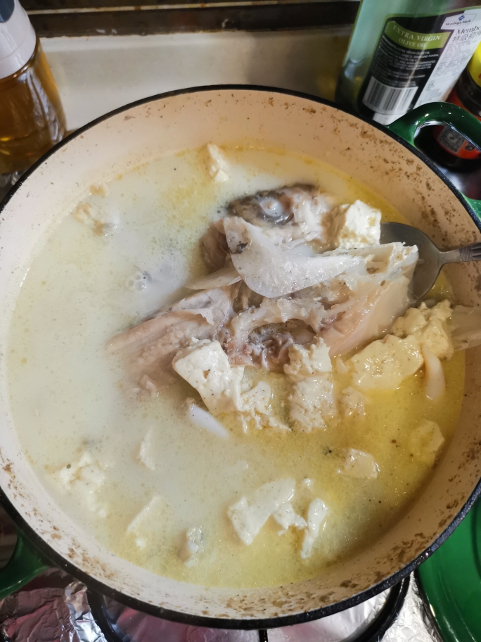 咸肉鱼头豆腐汤的做法 步骤3