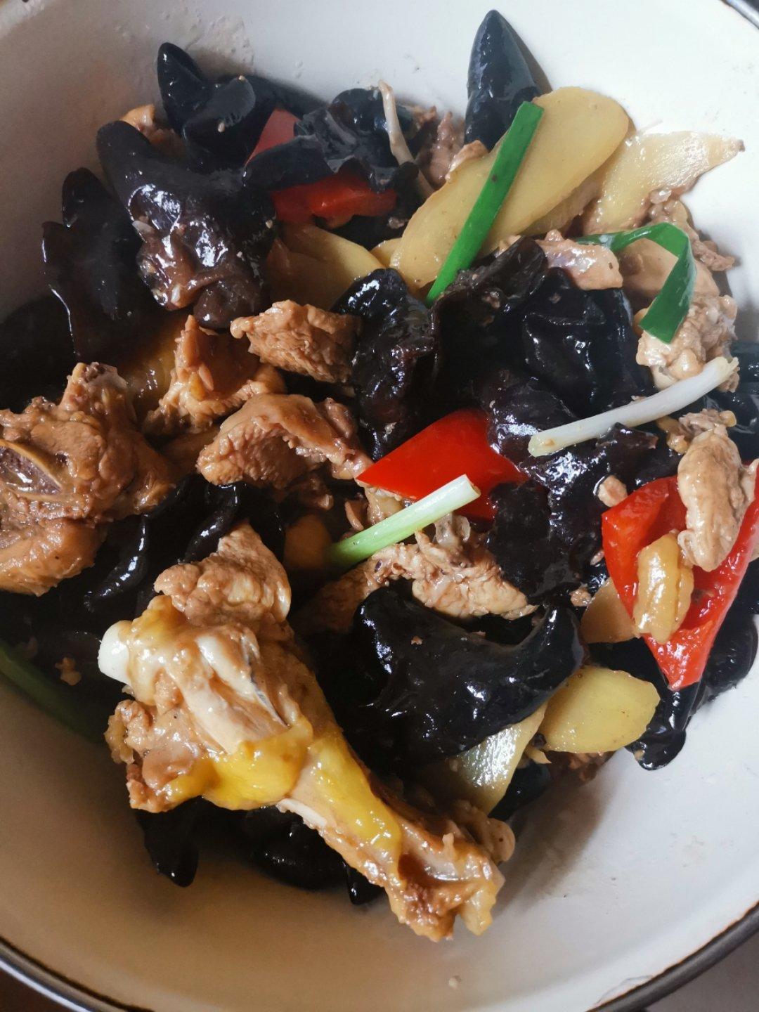 鸡肉炒木耳