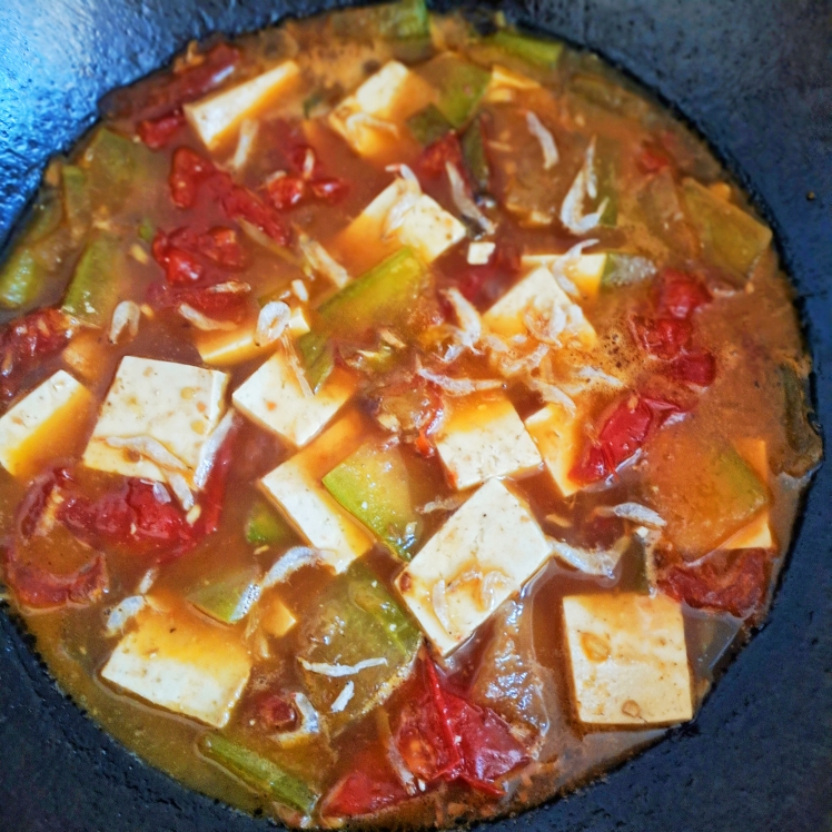 西红柿，冬瓜炖豆腐的做法