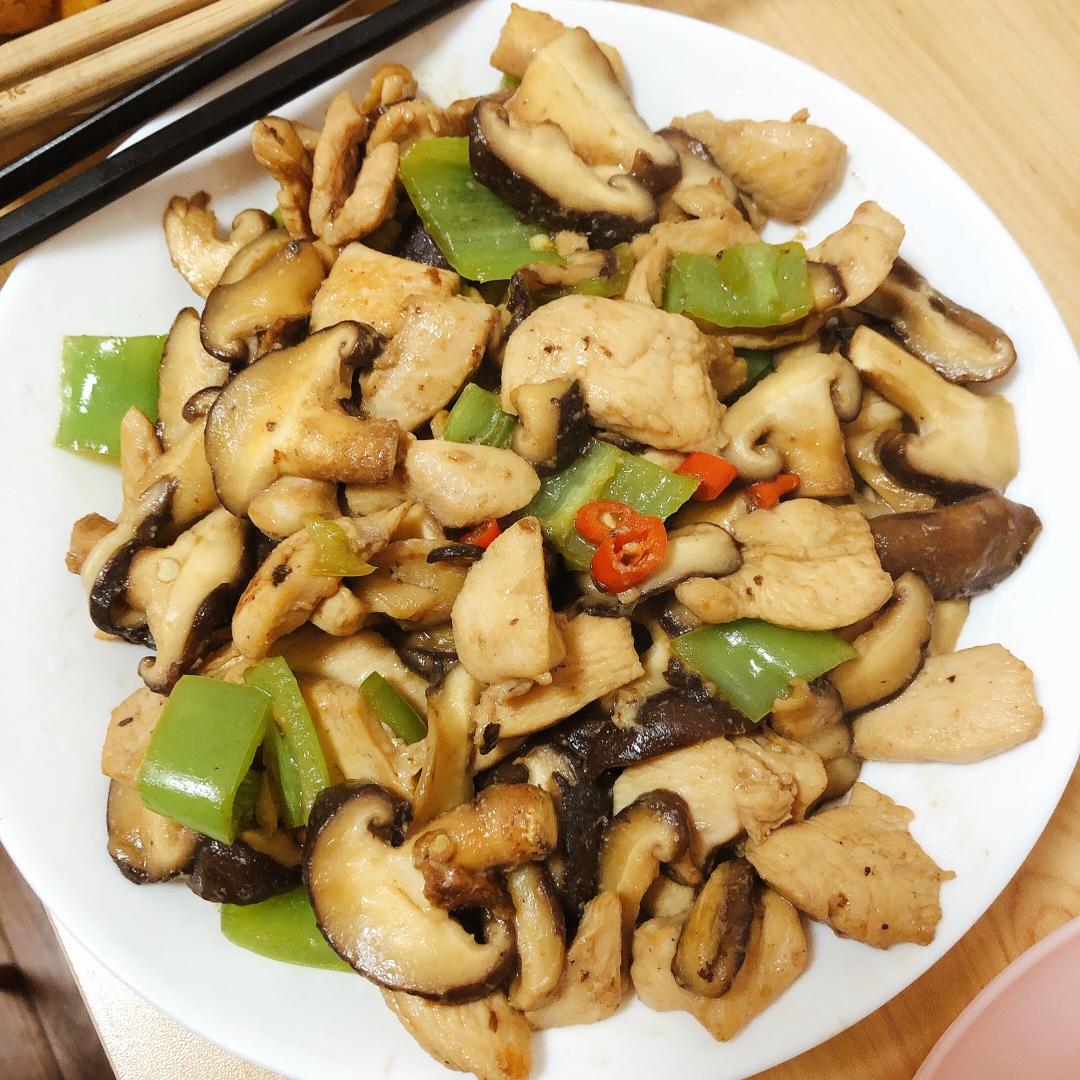 叶q大厨做的蚝油鸡胸肉炒香菇
