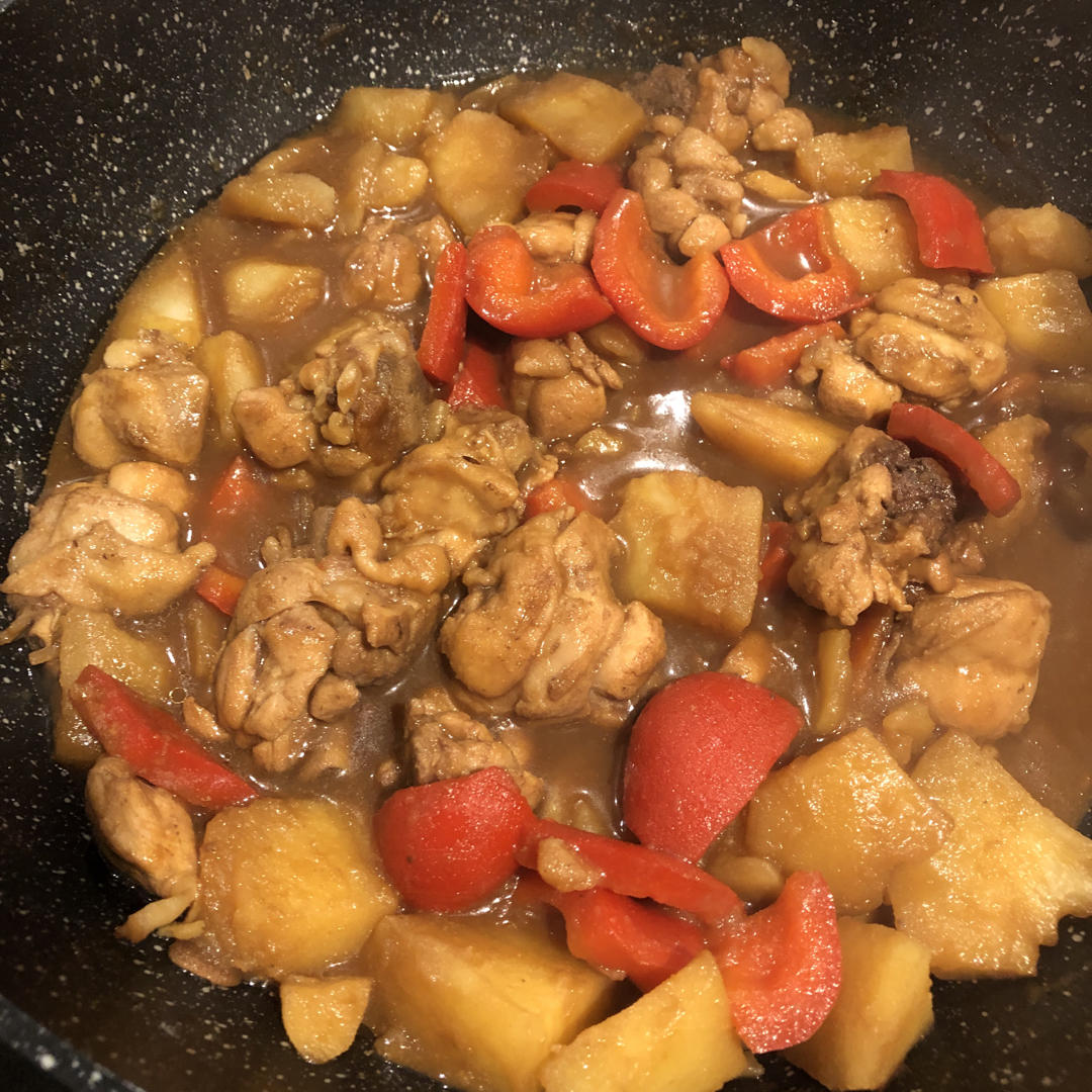 汤汁特浓的黄焖鸡米饭