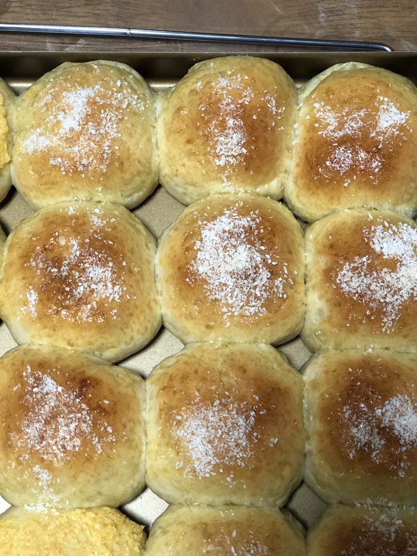 超级柔软的奶油奶酪椰蓉小餐包