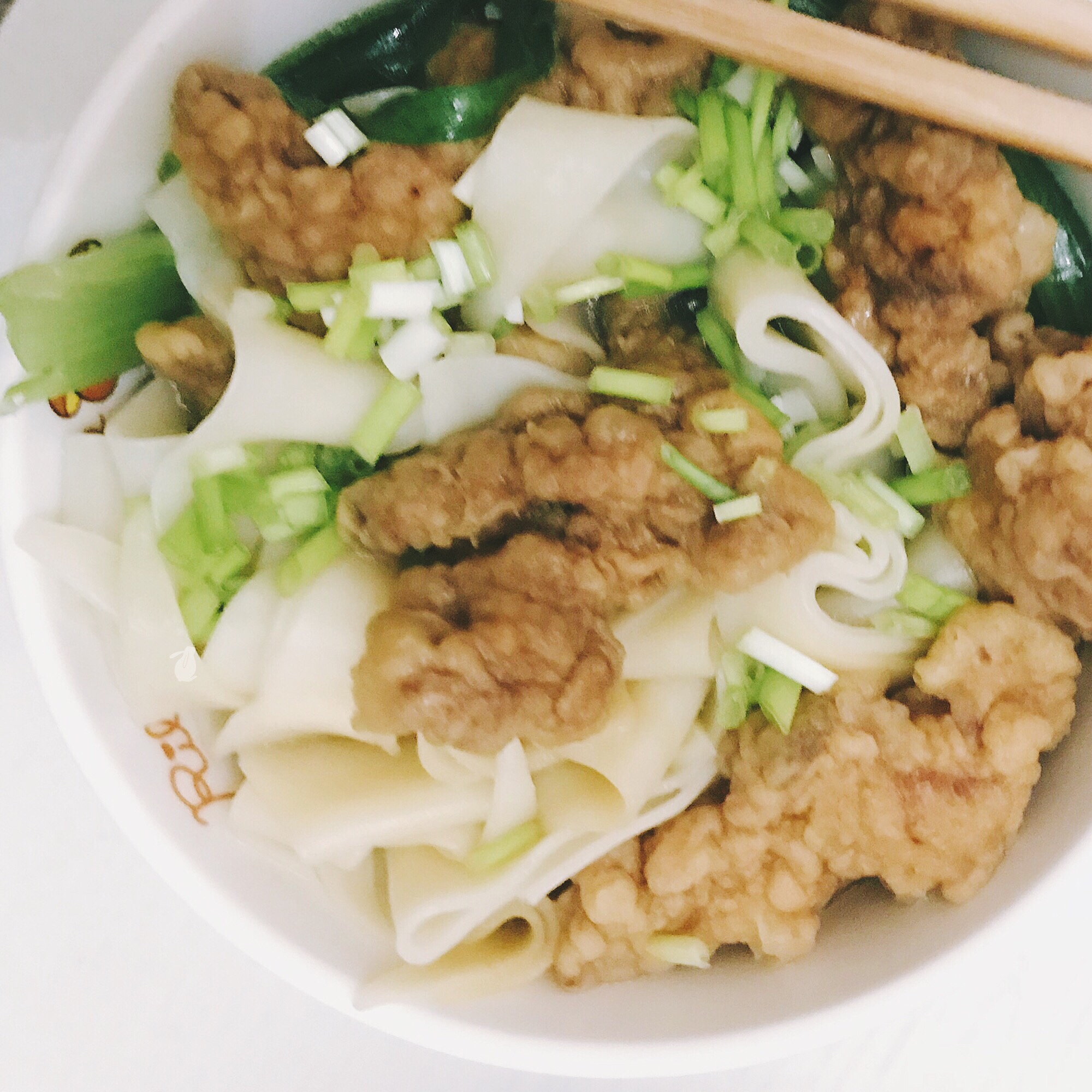 油麦菜酥肉面的做法