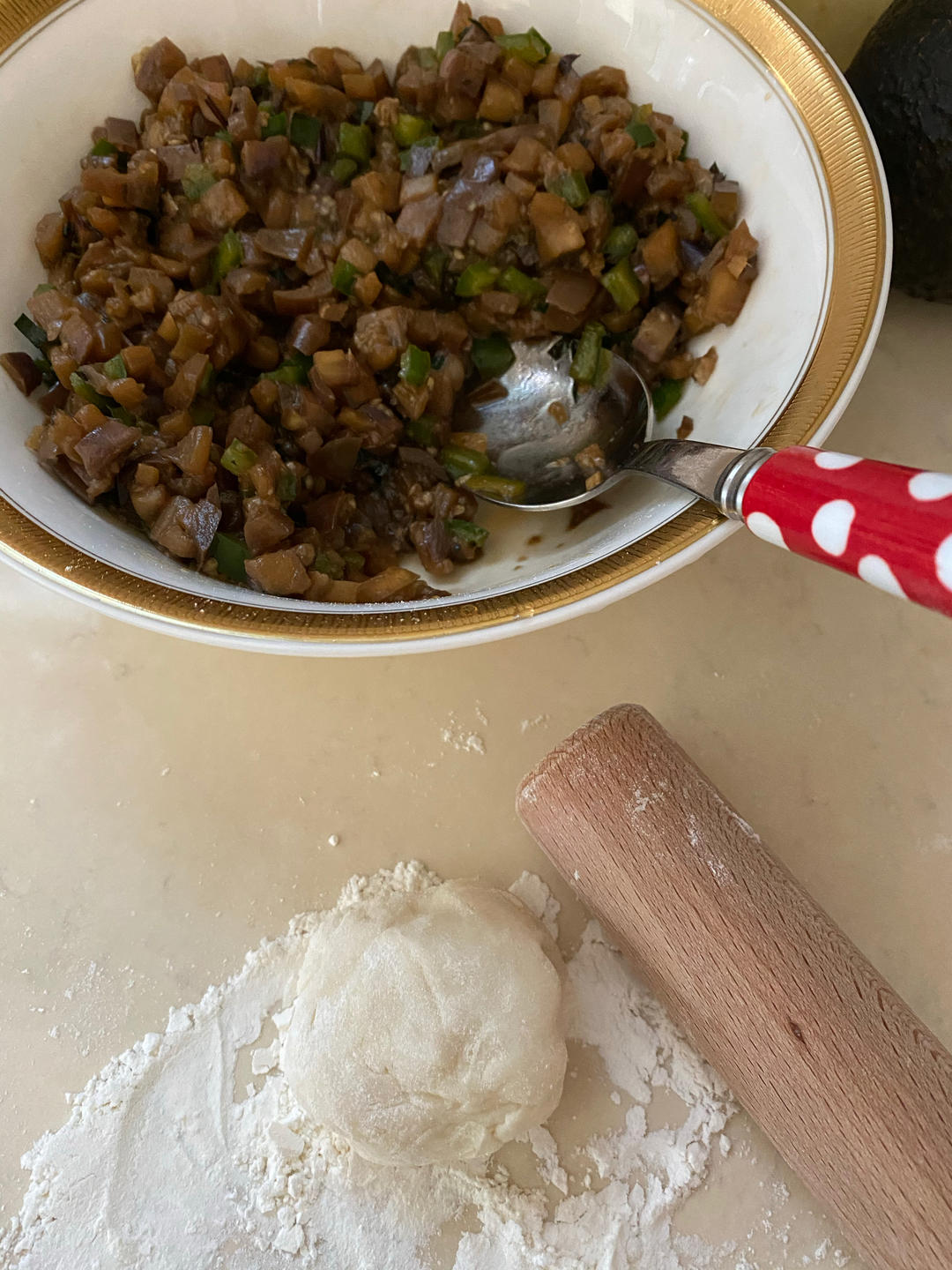 茄子尖椒素馅饼——咬一口能出汤汁儿