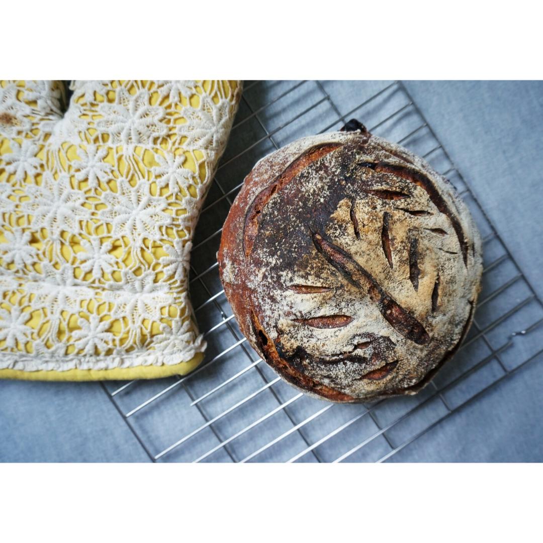 天然酵种肉桂葡萄干核桃欧包（附处理湿面团方法）