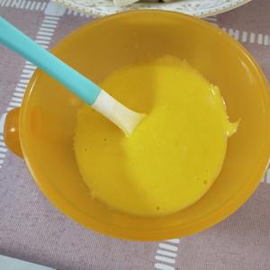 六个月辅食之蛋黄米粉的做法 步骤4