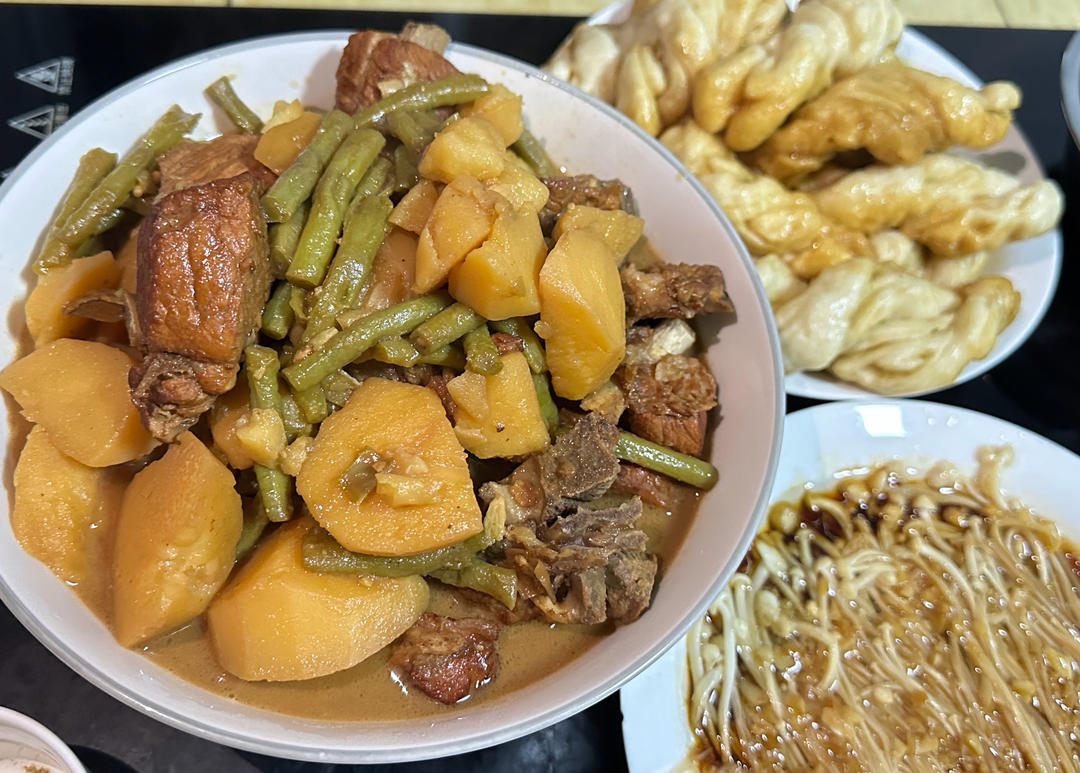 超好吃的【东北排骨烀饼一锅出】东北铁锅炖、“小猪盖被”