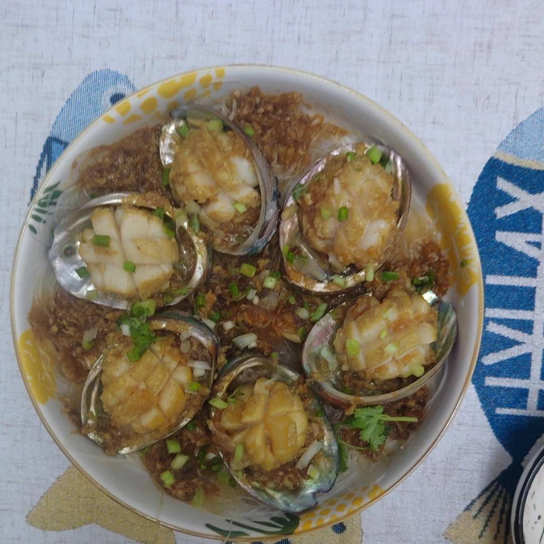 蒜蓉粉丝蒸鲍鱼