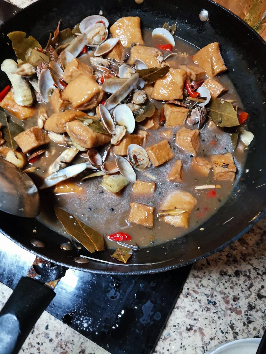 麻辣牛肉海鲜香锅