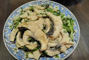一鱼两味：葛菜生鱼汤和姜葱炒生鱼片的做法 步骤9