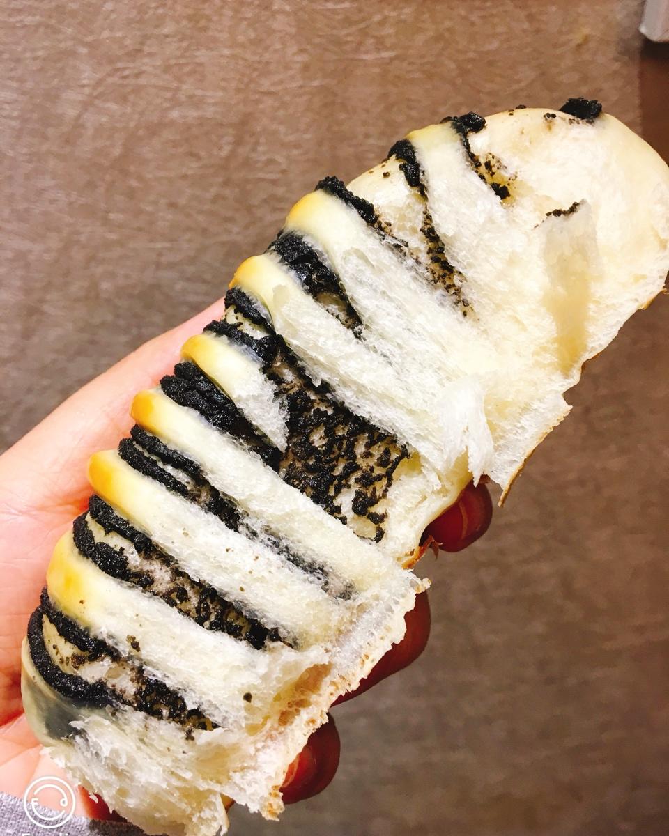 儿时去面包房必买的［椰丝奶油包］