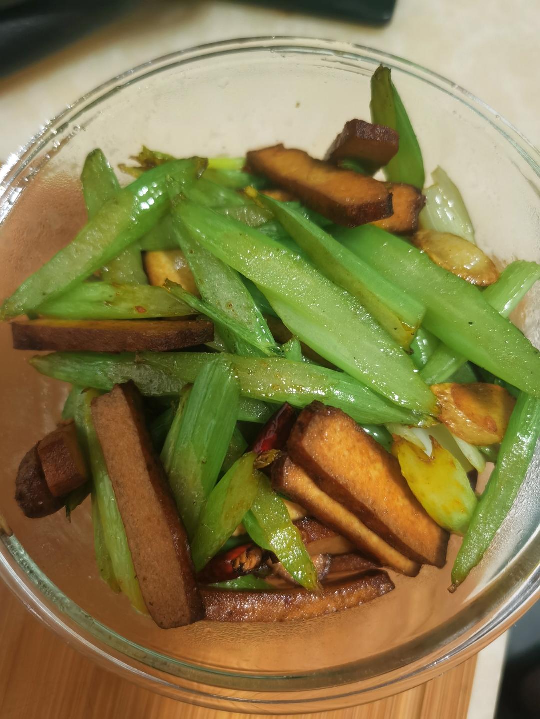 芹菜炒香干