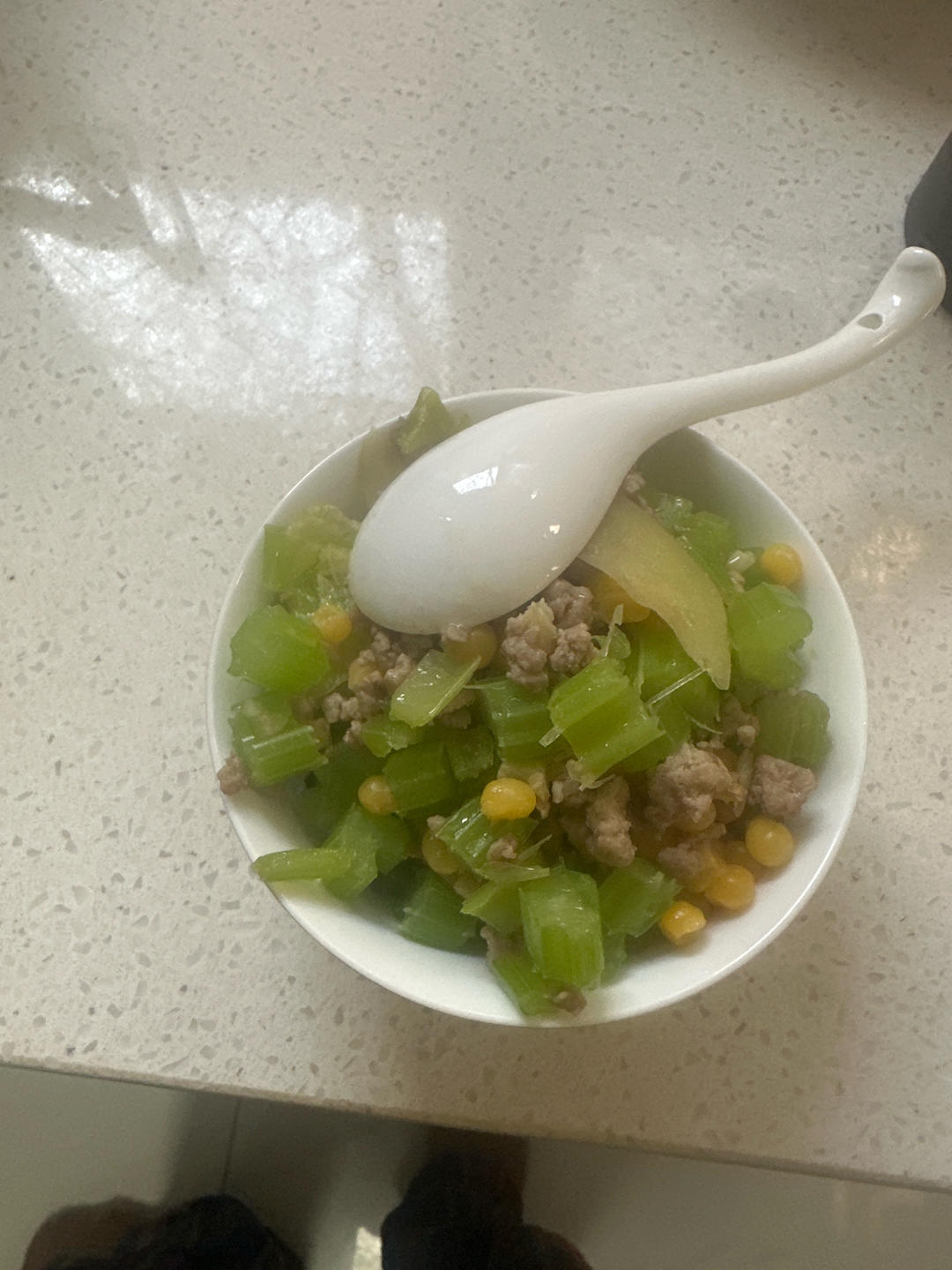 厨师长教你：“芹菜炒肉末”的家常做法，味道很赞，非常下饭