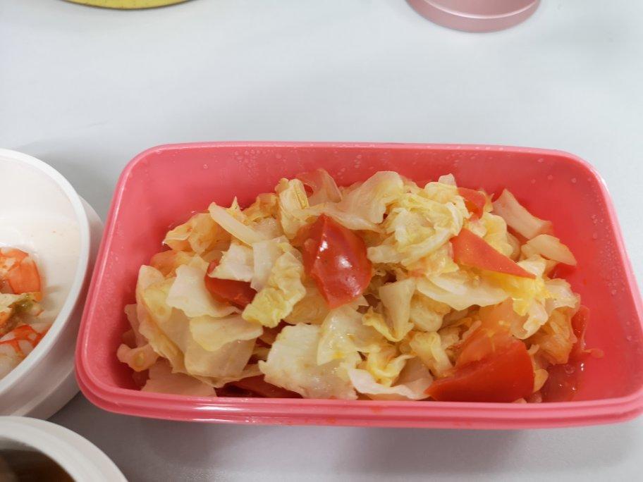 番茄卷心菜