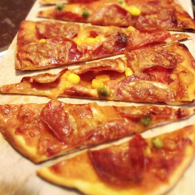 薄饼脆皮火腿pizza