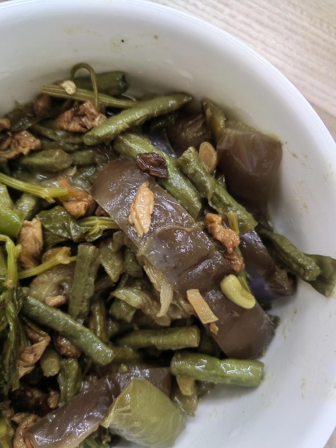 豆角茄子🍆省油版——夏天里的素菜是主题。