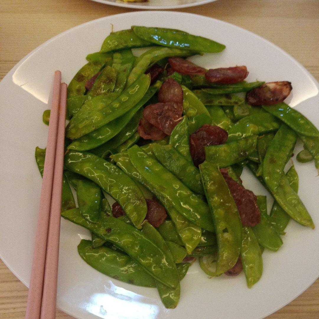 腊肠炒荷兰豆