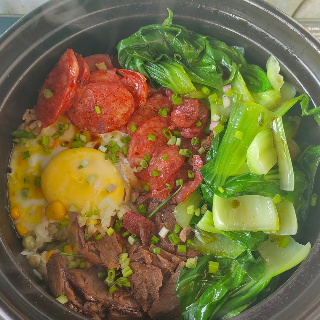保姆级的「腊味煲仔饭2.0」加强版来了，地道老广味～