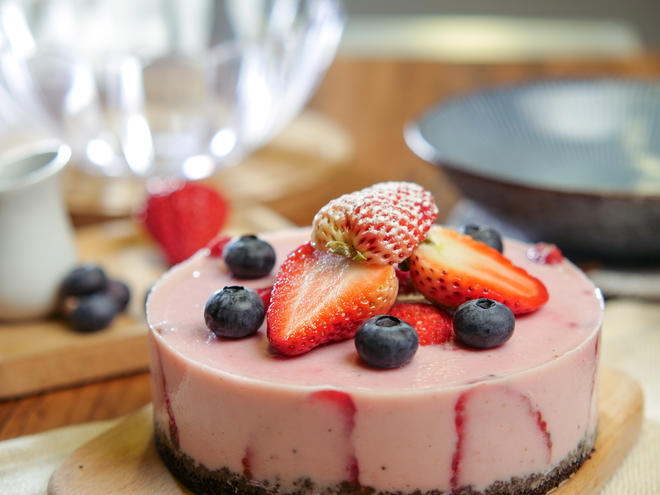 草莓酸奶慕斯蛋糕，无需烤箱！酸甜低脂又健康！的做法