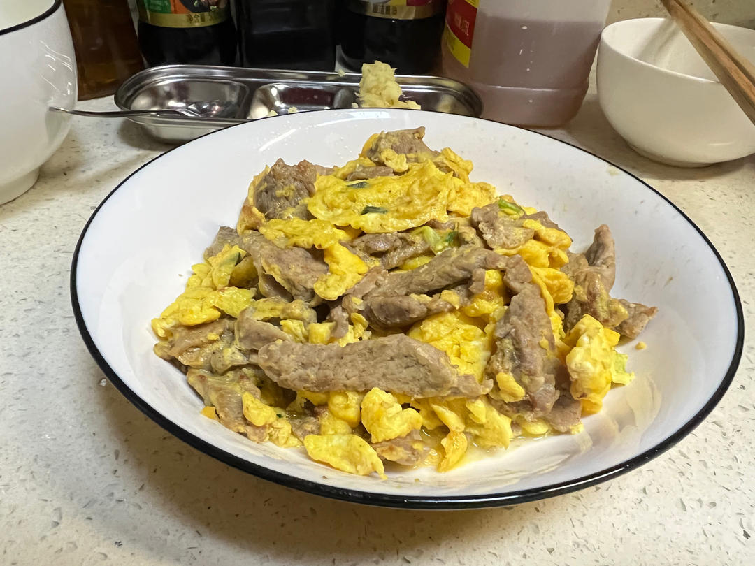 滑蛋牛肉，牛肉滑嫩，鸡蛋松软