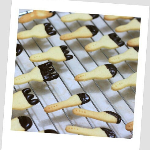 为孩子烘焙
        各式的饼干，蛋糕，面包排队站好。