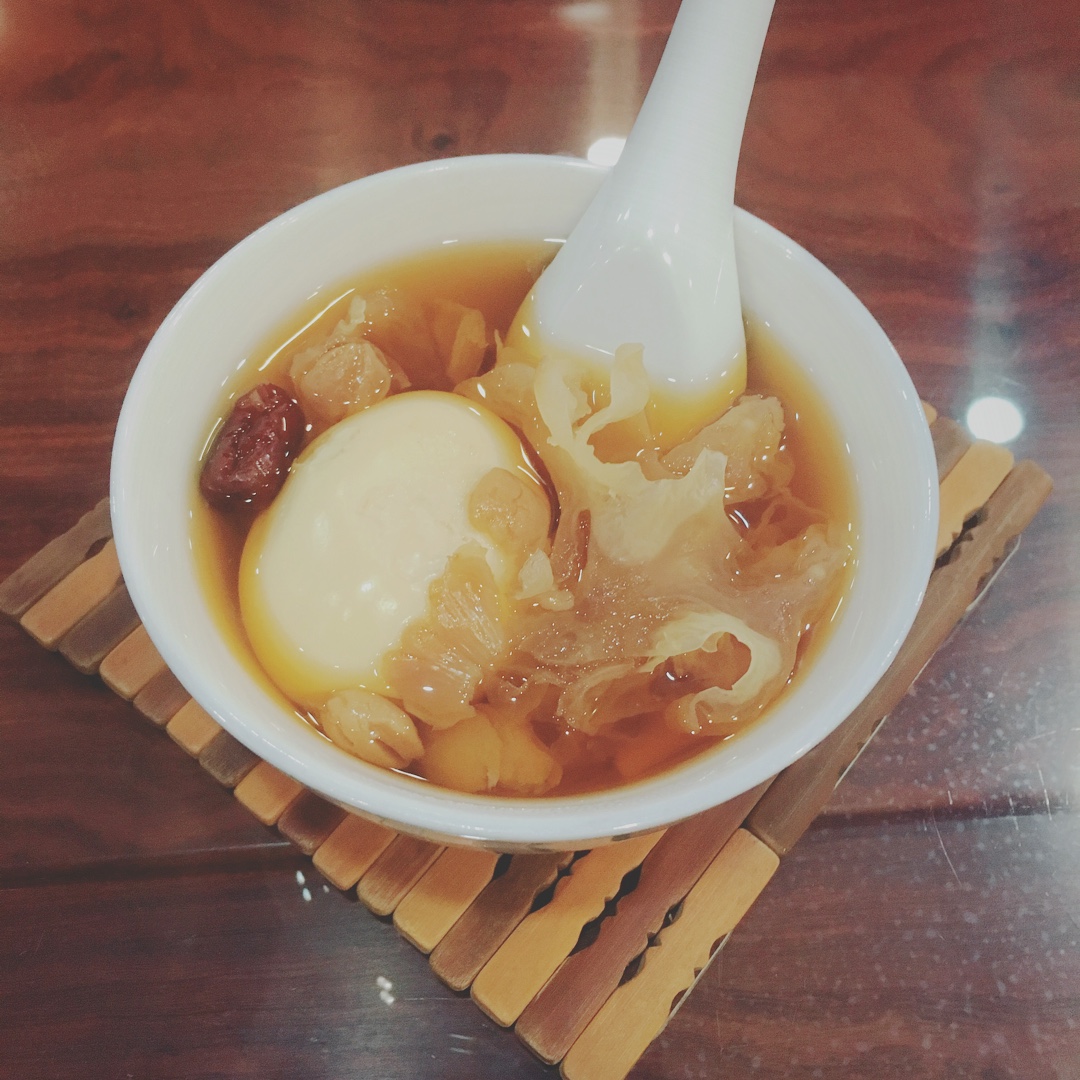 冰糖雪耳炖鸡蛋糖水